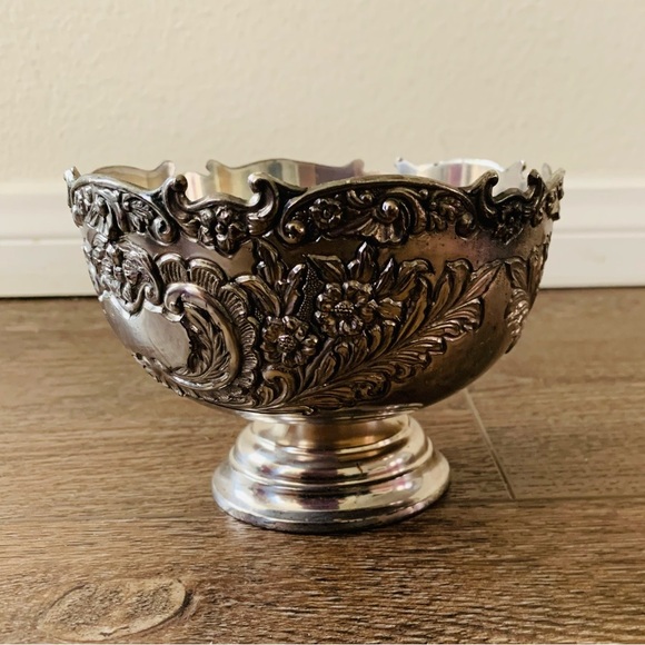 Vintage F.B. Rogers Silver Plate Ornate Floral Relief Pedestal Bowl - Picture 1 of 13